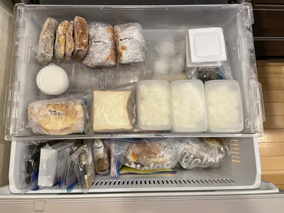 冷凍庫上段は炭水化物やすぐ食べたいものを