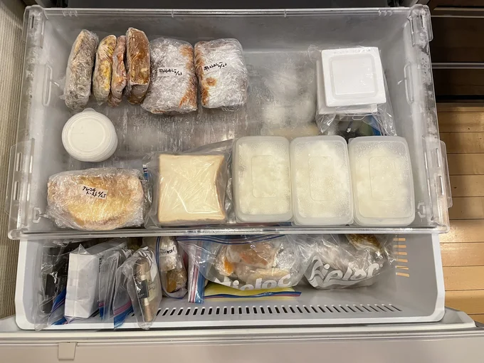 冷凍庫上段は炭水化物やすぐ食べたいものを