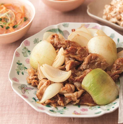 玉ねぎは大きめに切って食べごたえアップ「豚肉とごろごろ玉ねぎのオイスターソース炒め」