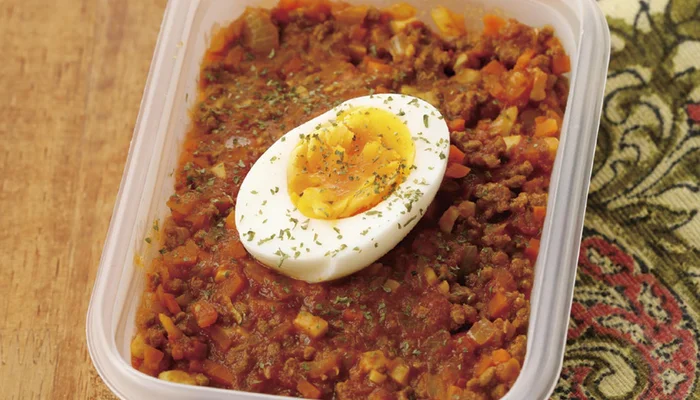 トマト缶で煮込むからヘルシー。濃厚な味わいの「キーマカレー弁当」／糖質オフのハマるやせ弁365（2）