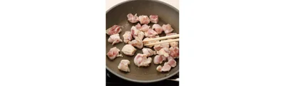 色が変わったら、ひっくり返して両面を焼きます
