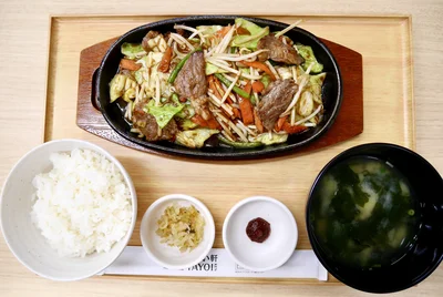 やよい軒の「たっぷり野菜の豚ハラミ炒め定食」