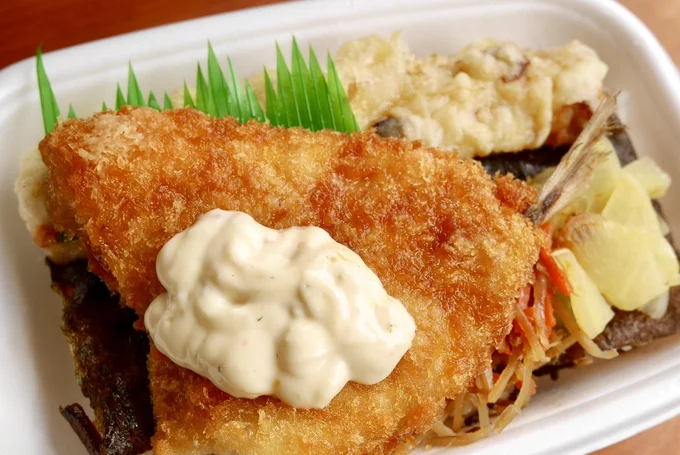 新商品の「アジフライのりタル弁当」。ふっくらアジフライにタルタルもかかって「おいしい」しか出てきません