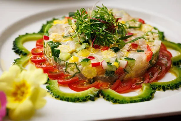 「高知県産鯛と初夏の野菜のタルタル仕立て」