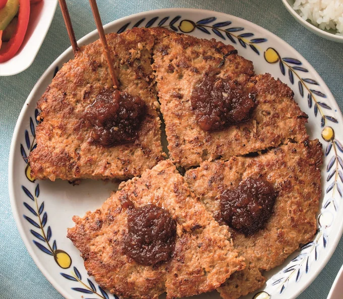 フライパン1つで混ぜて焼いてソースまで完成!「簡単ハンバーグ」
