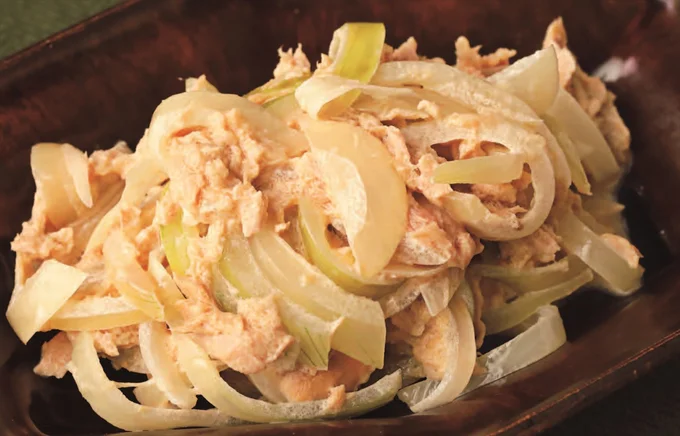 レンジ加熱で玉ねぎを甘くして食べやすく「玉ねぎのツナマヨあえ」