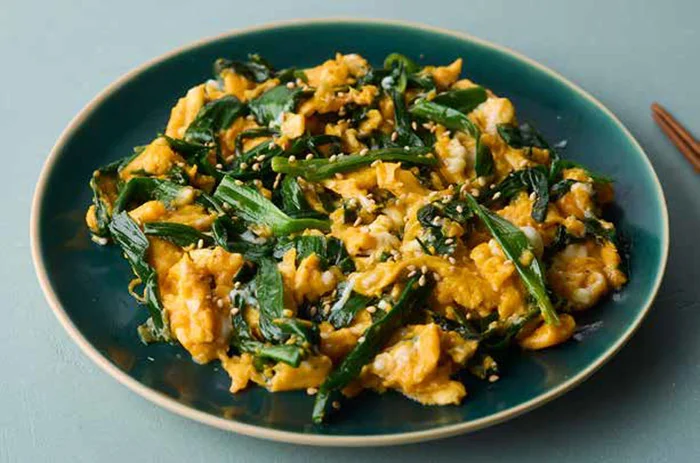 野菜もしっかり摂れるスピード料理「ニラたま炒め」／ひとり分 やる気１％超ビギナーごはん（5）