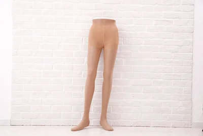 元キャビンアテンダントが自身の経験をもとに開発した「Flight Stockings（フライトストッキングス）」は、そんな悩みに応える消臭ストッキングです