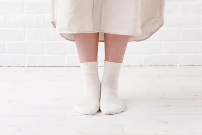 足首部分の締め付けをなくし、ゆったりとした履き心地を実現しています