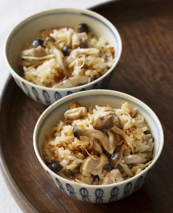 炊き込みご飯のほか、煮物、炒め物、麺類などに万能な「味どうらくの里」