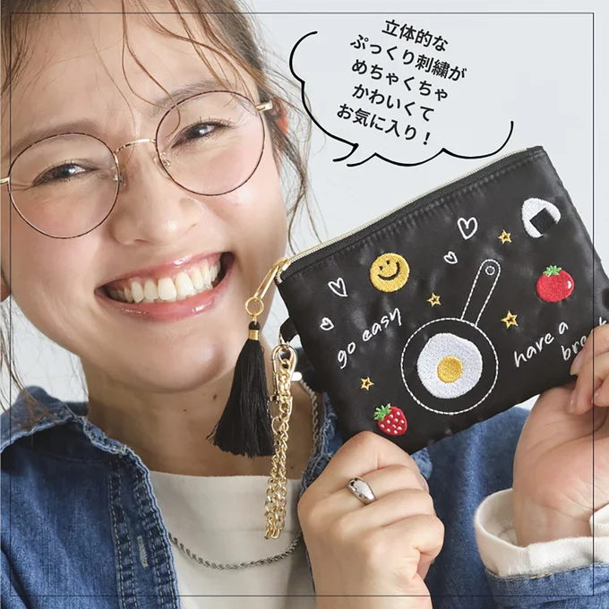 スマイルマークと食材の刺繍がかわいい!