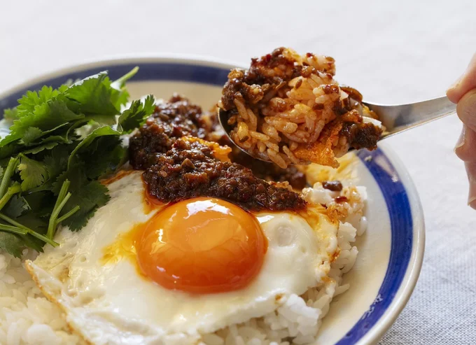 かけるだけで、本格味の即席カレーになる「オリジナル 食べるガラムマサラ」