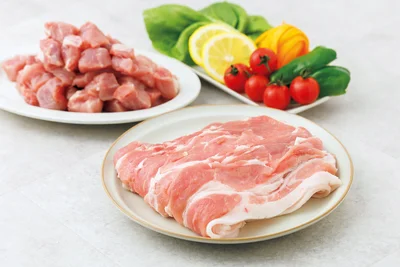 [岩手県花巻市]白金豚ファミリーセットA（1.2kg）（モモスライス・カレー用角切り）