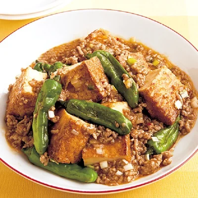【10分レシピ】豆腐を厚揚げに変えてボリュームアップ「ごろごろ厚揚げの麻婆ソース煮」