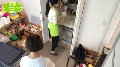 奥の元おもちゃ棚には書類などを収納