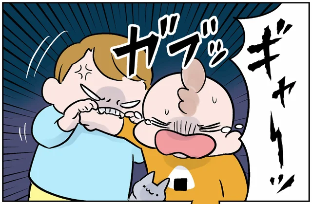 おもちゃの取り合いで腕をガブッ！やり返さなかった娘が家でしていたこと／マジレス幼児とモンペ猫（3）