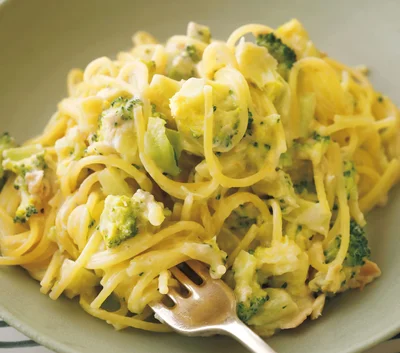 ぺロンチーノもクリームソースも市販のソース不要！パスタは茹でずに蒸し煮にしてスピード調理