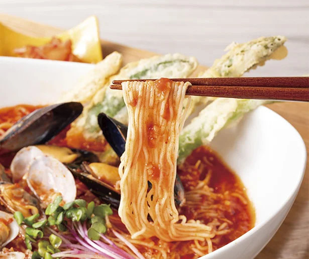 おいしくて体も喜ぶヘルシー麺が新登場。トマト×米麹と旬野菜のチカラで、おなかのなかから健康に!