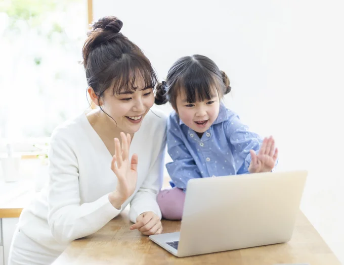 母と頻繁にコミュニケーションを取る人の方が母の日にプレゼントを贈る割合が高い