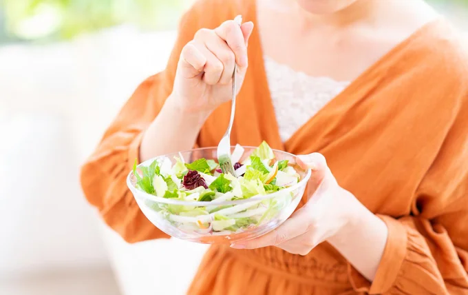 痩せたい人はサラダだけ食べればいい?