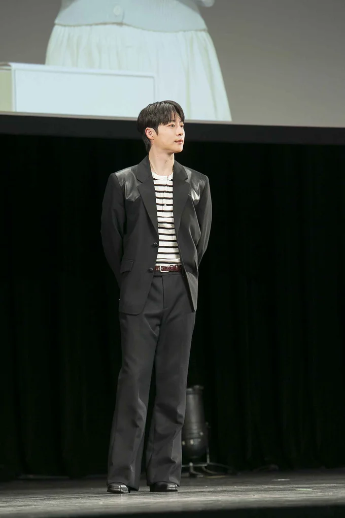立ち姿もカッコいいペ・イニョク