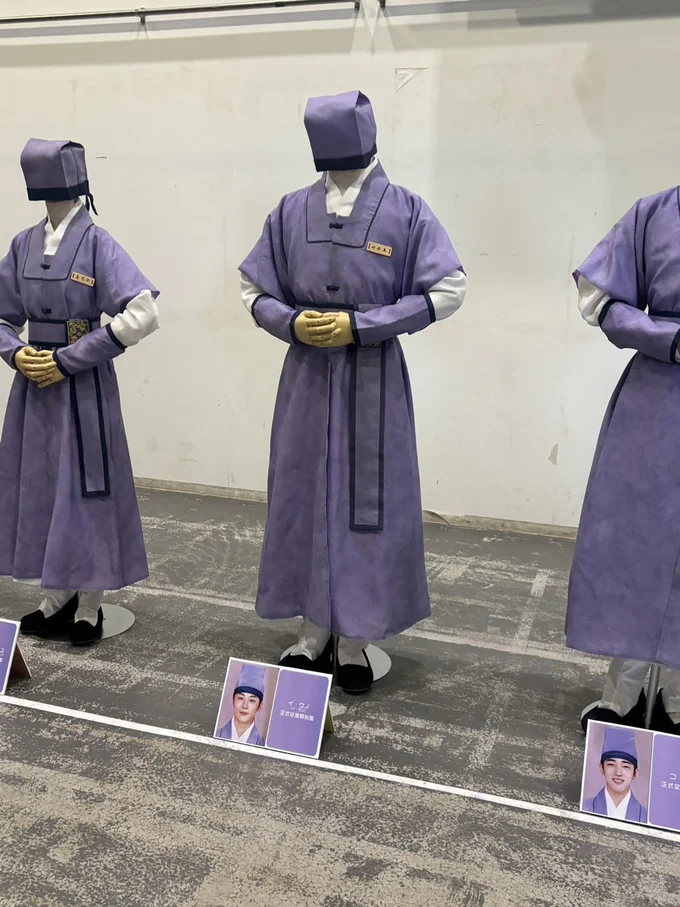 ドラマで使用された衣装の展示も