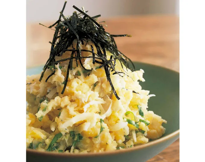 しらすの和風ポテサラ（料理・髙山かづえ、撮影・鈴木泰介）