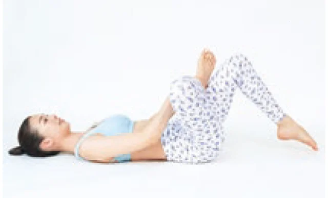 ぽっこりおなかにも！モデル・石井亜美さん提案の「骨盤矯正ストレッチ」／太らない体のつくり方（2）