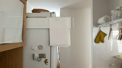 tower マグネット冷蔵庫横隠せるスライドスチールパネルで、すぐに見たい資料は掲示