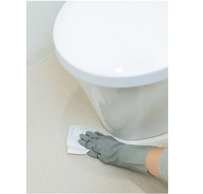 トイレの床は尿はねしやすい便器まわりを中心に