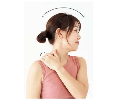 肩井を押しながら左右に首を振る