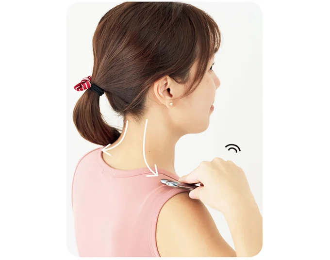 Step1、2のストレッチは、血液やリンパの流れを促す〝かっさ〟というツールを使うとより効果的です。クリームなどで滑りをよくして行なって