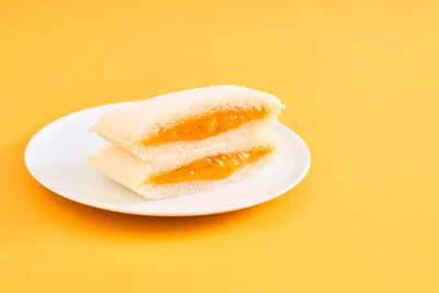 ランチパック とろリッチ生「生クリーム入りマンゴークリーム」断面