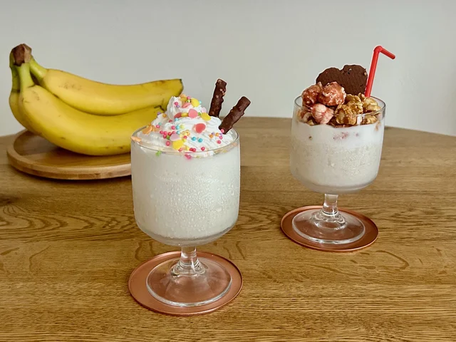3つの材料をもむだけ！トッピングもりもり濃厚「バナナシェイク」