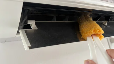 ファンまわりの拭き掃除　ここも見落としがち？▶（次の画像へ）