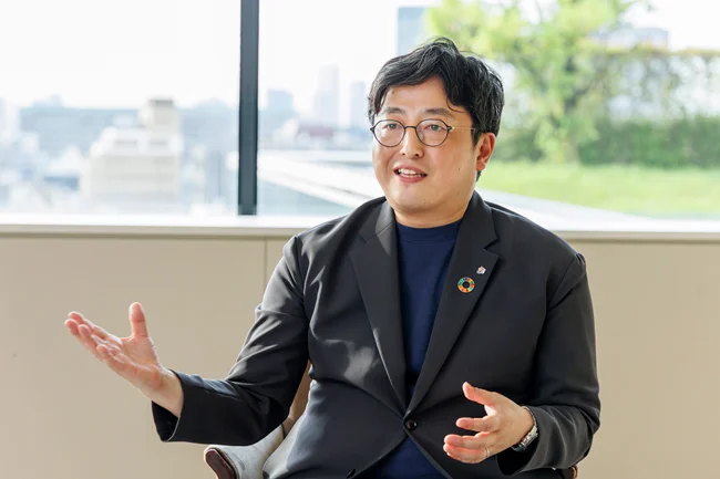 たくさんの企業とチームを組んで支援を進めています。