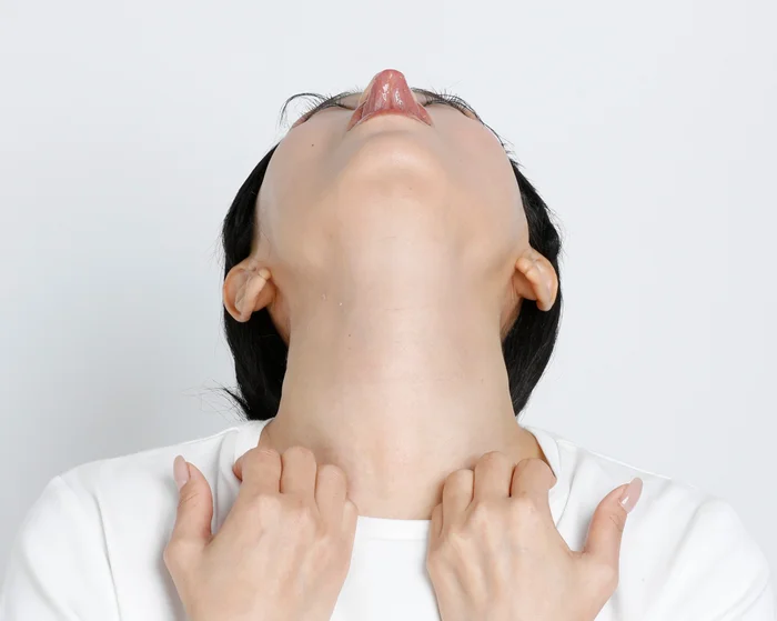舌出しストレッチで、目指せ「二重あご」解消！／7日間で若返る！顔筋老けグセリセット（8）