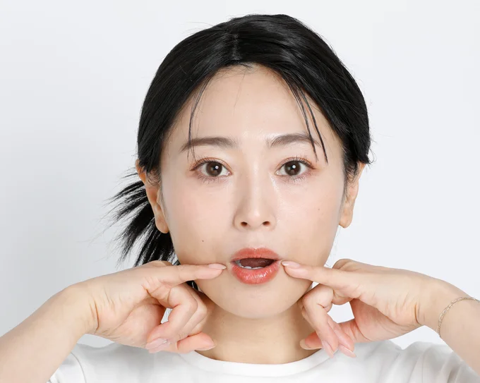 小指を添えて脱力