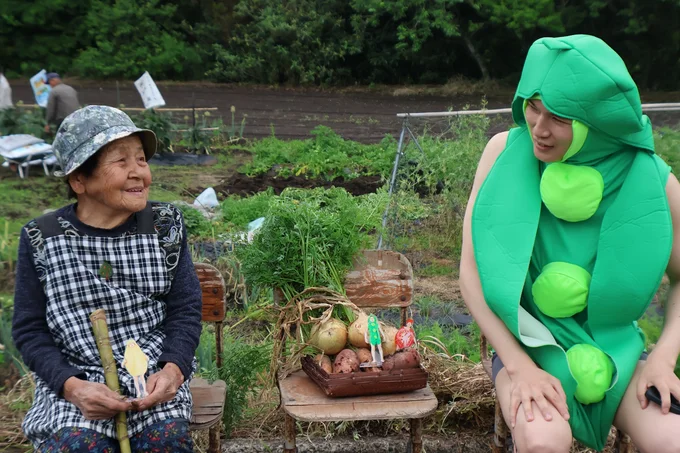 山崎さんのお母さんと野菜、アクスタ