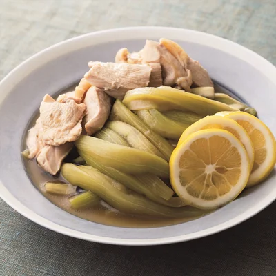 皮をむいたなすがとろりとやわらか「なすととり肉のゆずこしょうレモン煮」