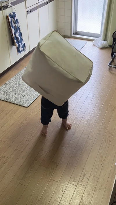 ママに見つからないようにそぉっと…隠れてるつもりシリーズその①▶②へ続く（⇒次へ）