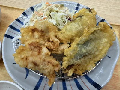 衣がサクッと香ばしいとり天とサバ天