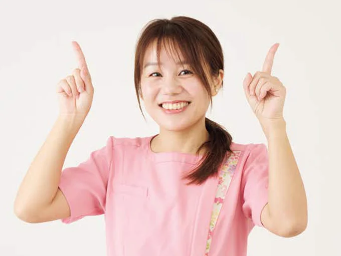 朝、目が覚めたら、体を起こす前の寝たままの状態でツボを刺激すると効果的