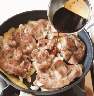 「なすたっぷりしょうが焼き」POINT：別々に加熱した材料を、最後に混ぜ合わせてから調味すると、味がなじみやすい