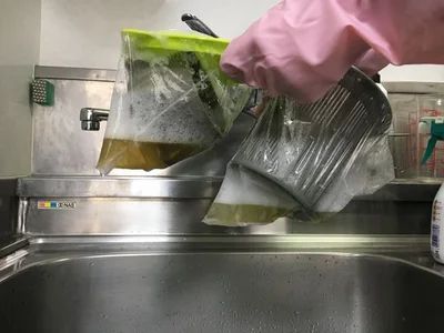 うっへ～、こんなに茶色くなっちゃって、どんだけ汚れてたんだ(といいつつ、してやったりの会心の笑み)