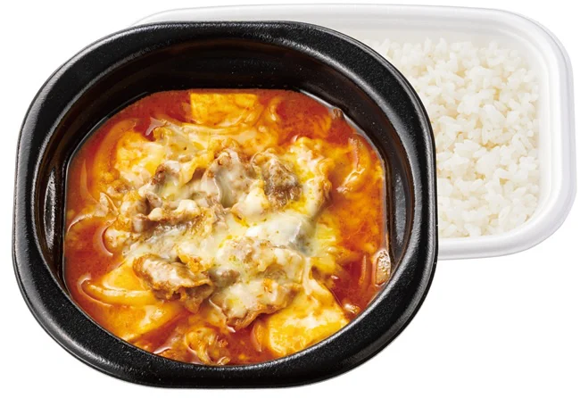『チーズでまろやか　赤のチーズ牛スンドゥブ弁当』840円