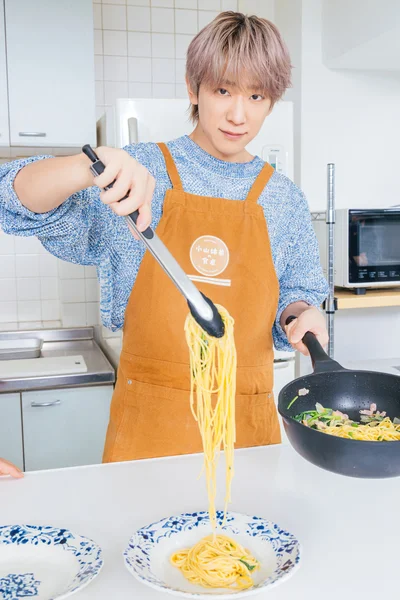 盛り付け役は小山さん