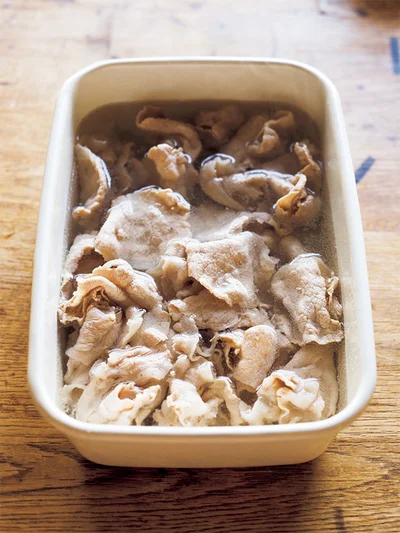 作り置きに便利な「ゆで豚」。ゆでて冷蔵庫に入れておけば、丼やサラダに活用できる！