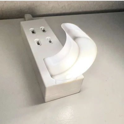 月の形の小さなライト　　こんな機能も？！▶
