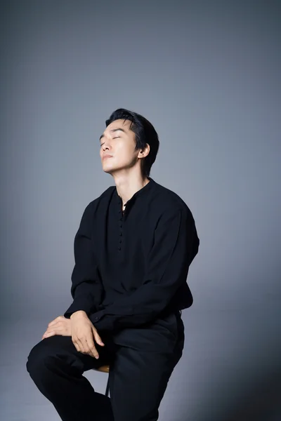 韓国を代表する俳優ソン・スンホン。今回の作品では複雑な心理描写を見事に表現しています。